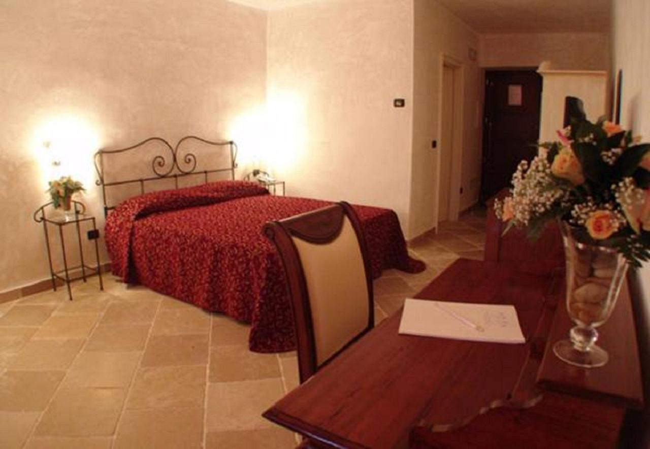 מונופולי Hotel Masseria Fortificata Donnaloia מראה חיצוני תמונה